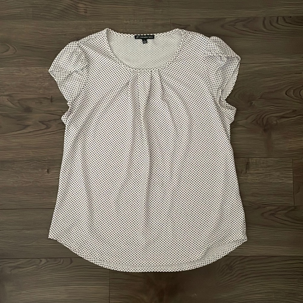 Cute top white with black polka dots